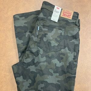 311 Levi’s Shaping Skinny Camo Jeans 24W NWT